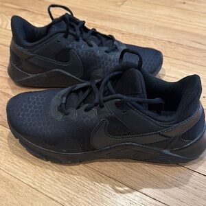 Women’s Nike Legend Essential 2